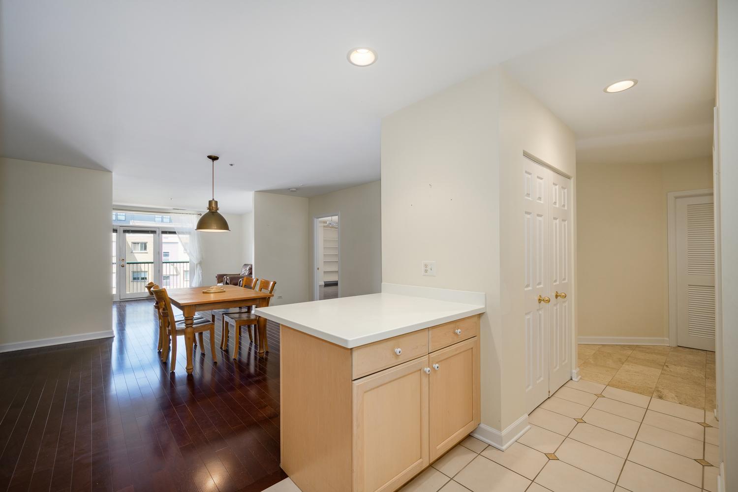 1107 Greenleaf Avenue 3g Property Photo 6