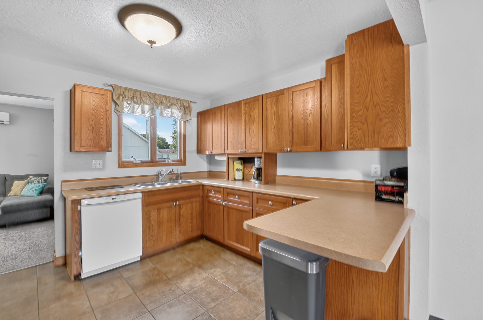 303 W Price Street Property Photo 4