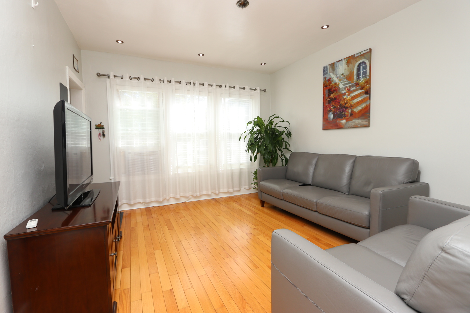 2844 N Damen Avenue Property Photo 3