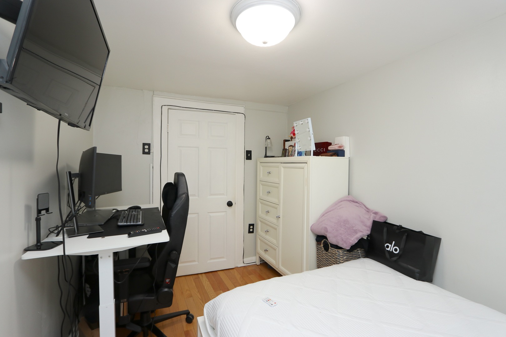 2844 N Damen Avenue Property Photo 6