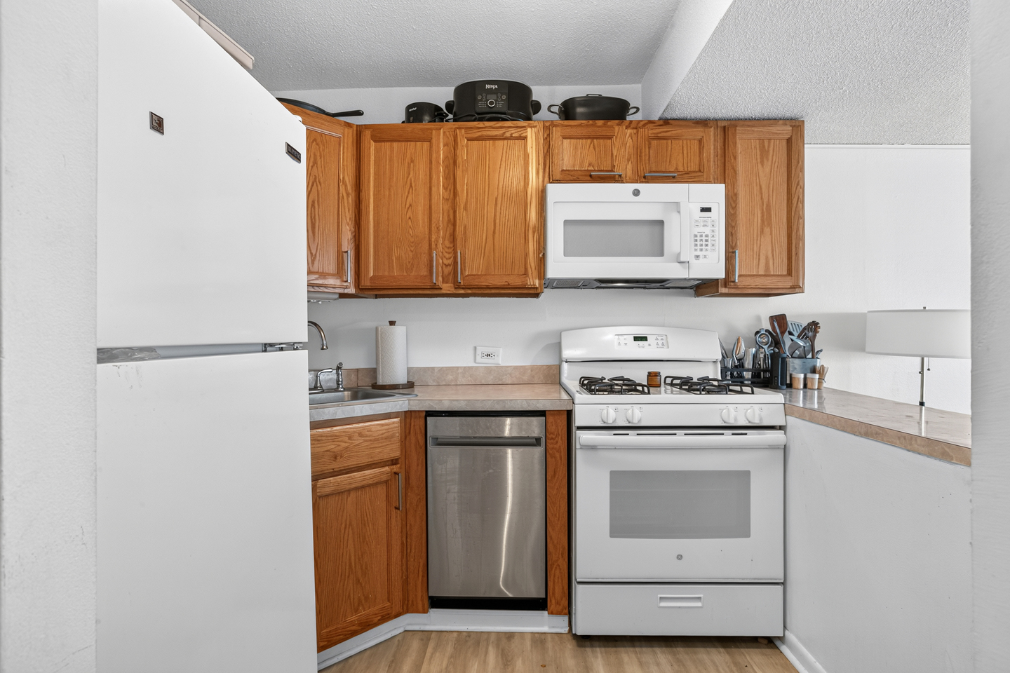 230 E Ontario Street 1304 Property Photo 9