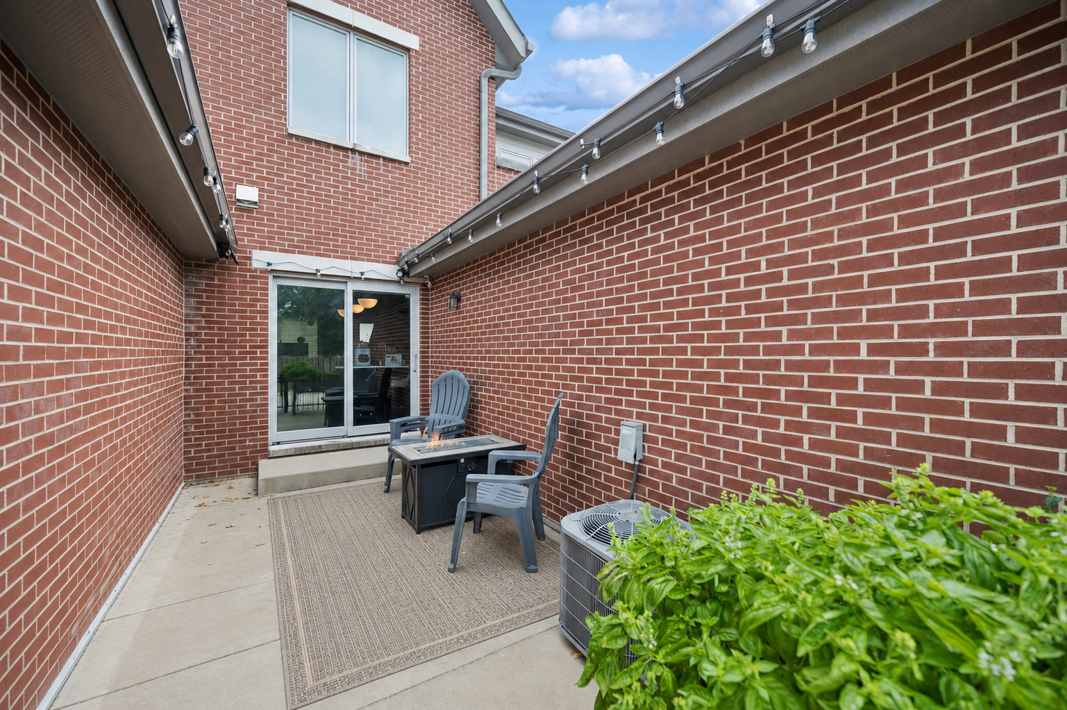 1279 Gateway Court Property Photo 25