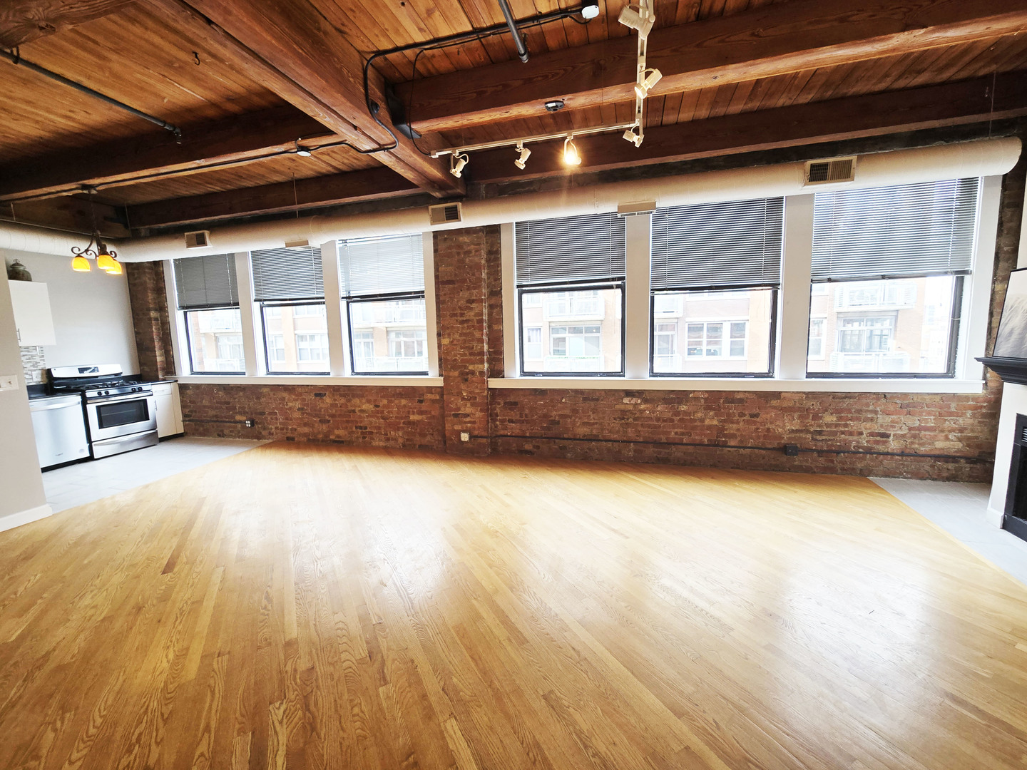 913 W Van Buren Street 5e Property Photo 4