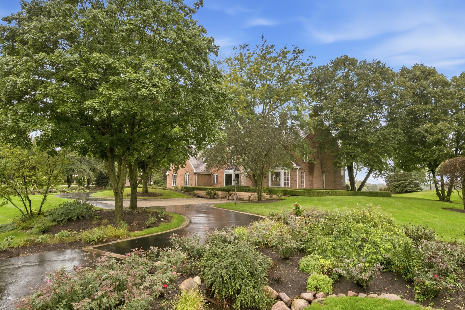 4 S Wynstone Drive Property Photo 2