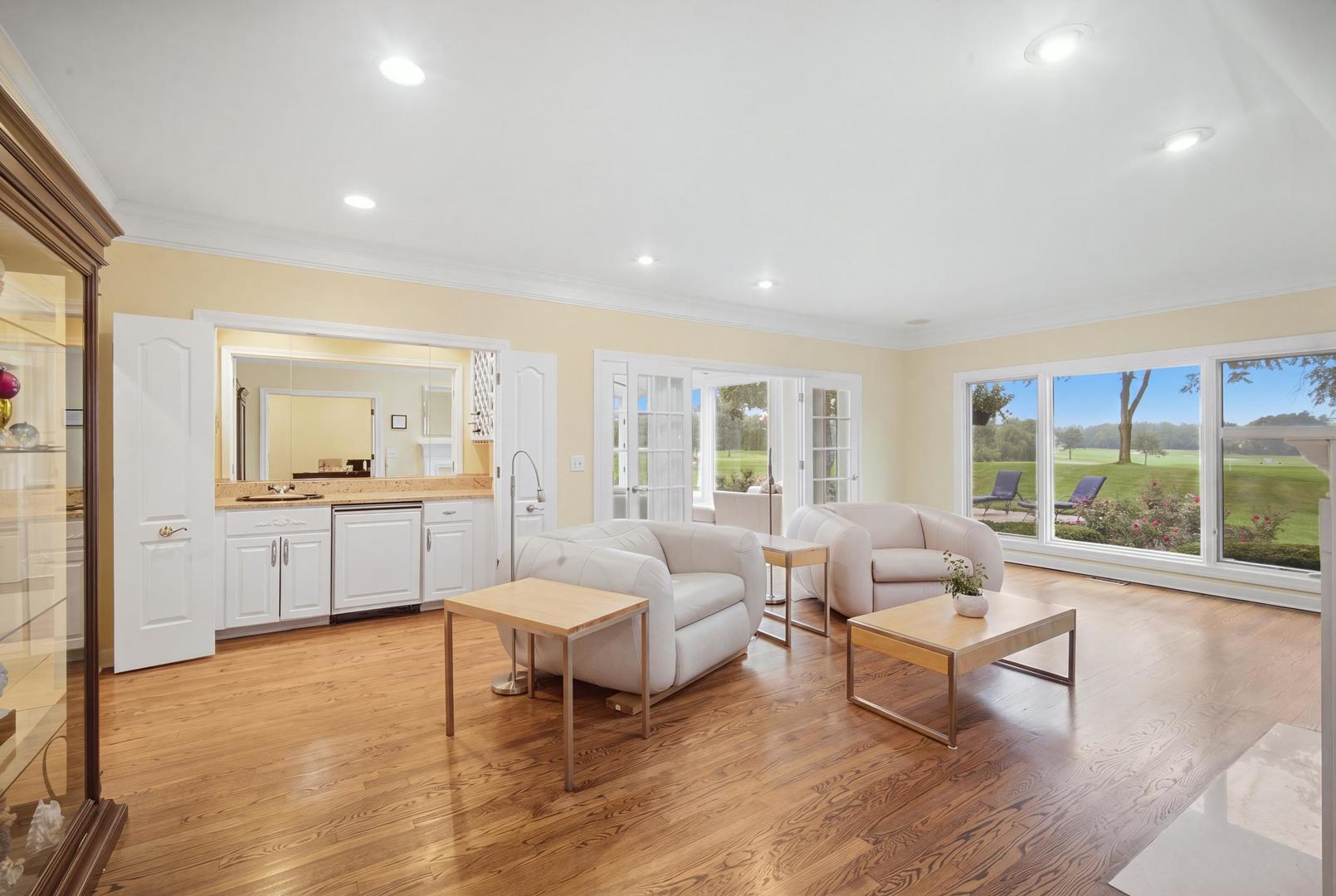 4 S Wynstone Drive Property Photo 9