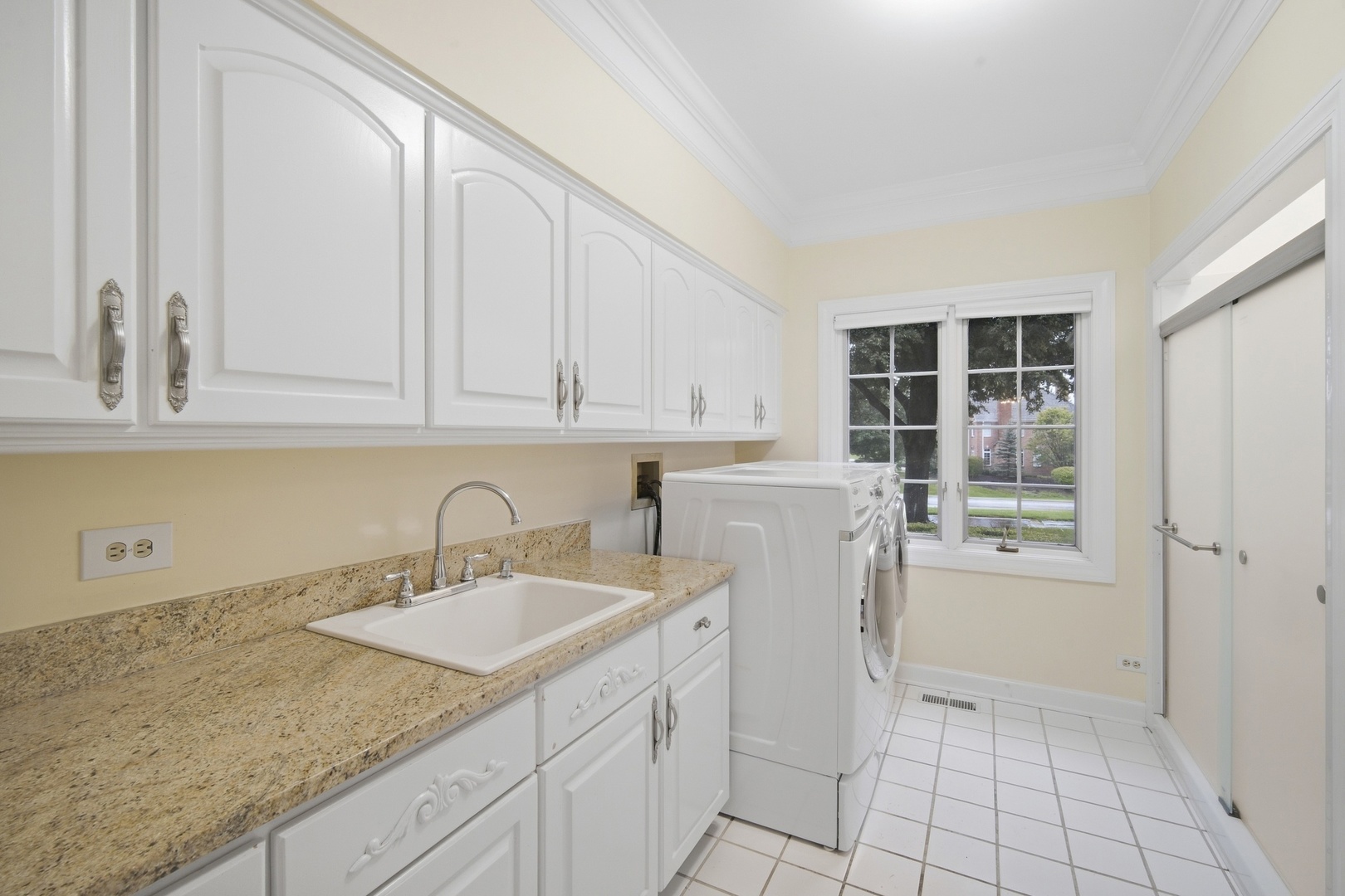 4 S Wynstone Drive Property Photo 17
