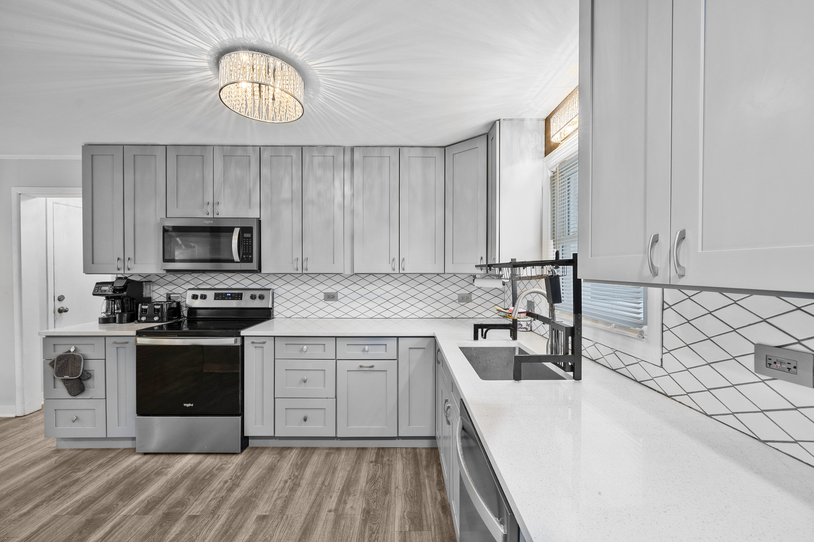 348 Niagara Street Property Photo 11