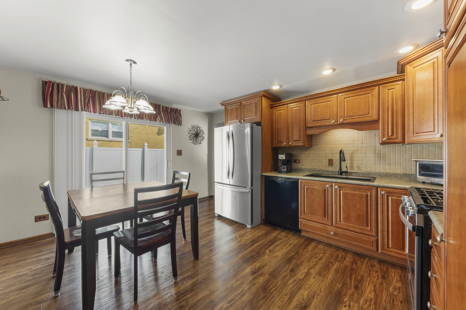 9204 Parkside Avenue Property Photo 8