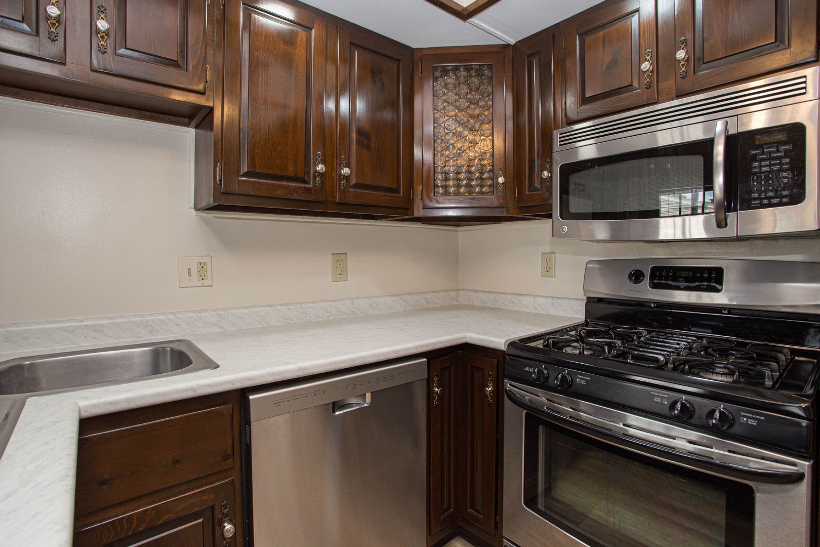 1528 Spruce Hills Drive Property Photo 11