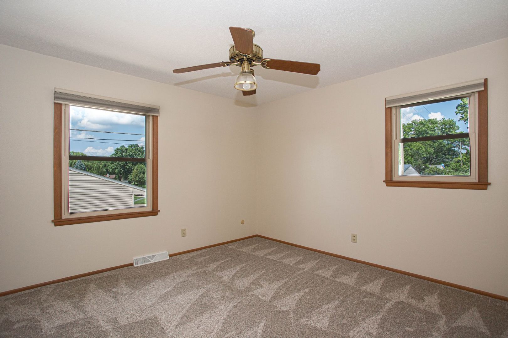 1528 Spruce Hills Drive Property Photo 20