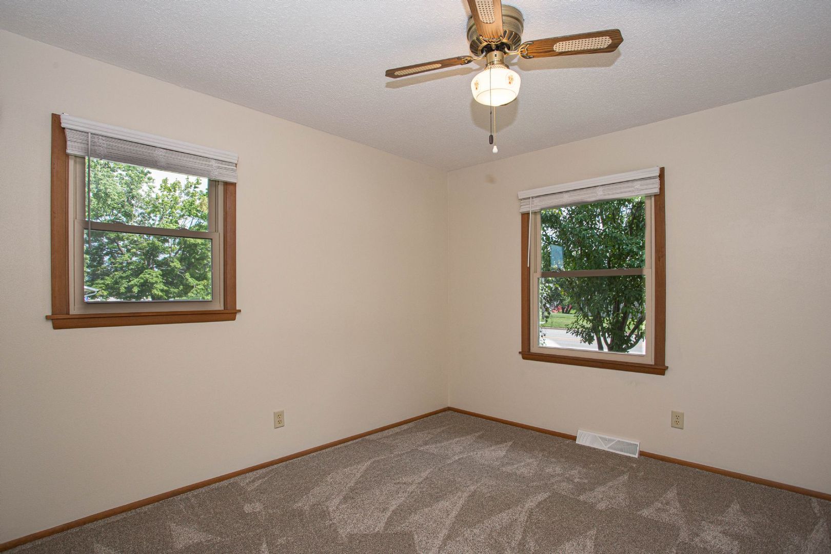 1528 Spruce Hills Drive Property Photo 22