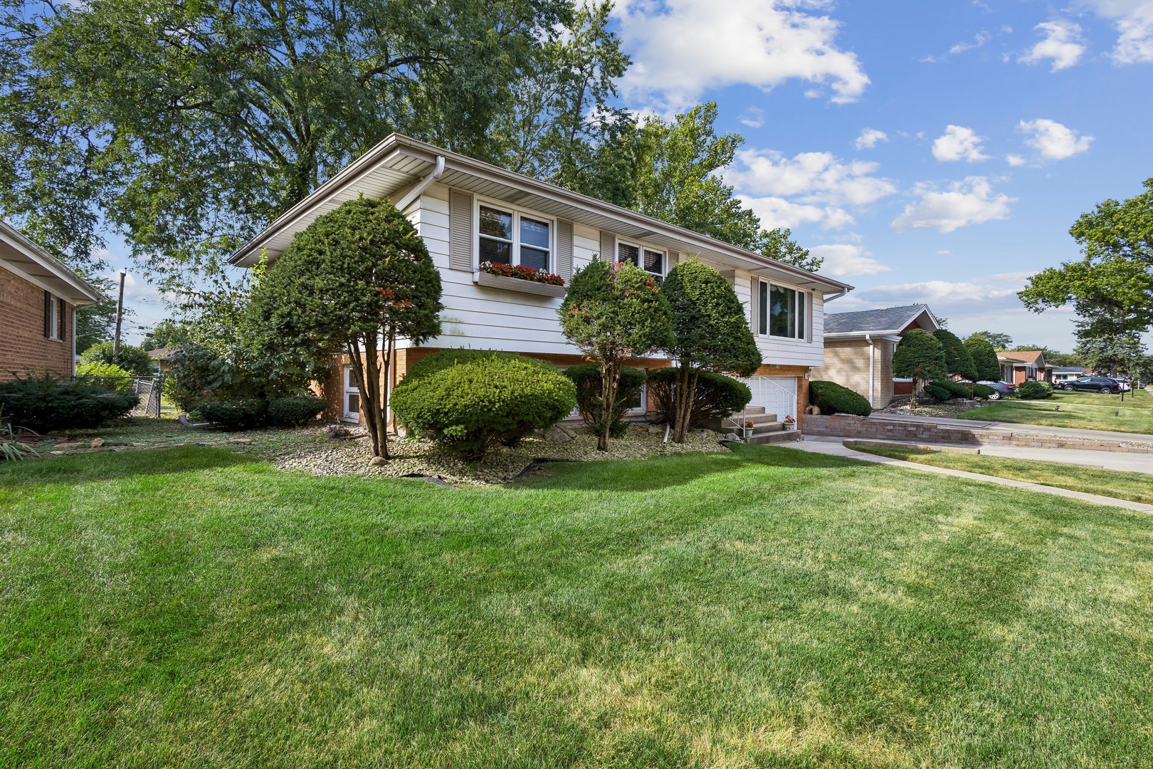 541 E 166th Place Property Photo 1