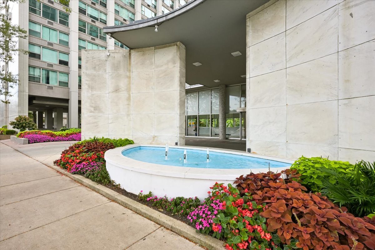 3600 N Lake Shore Drive 2209 Property Photo 2