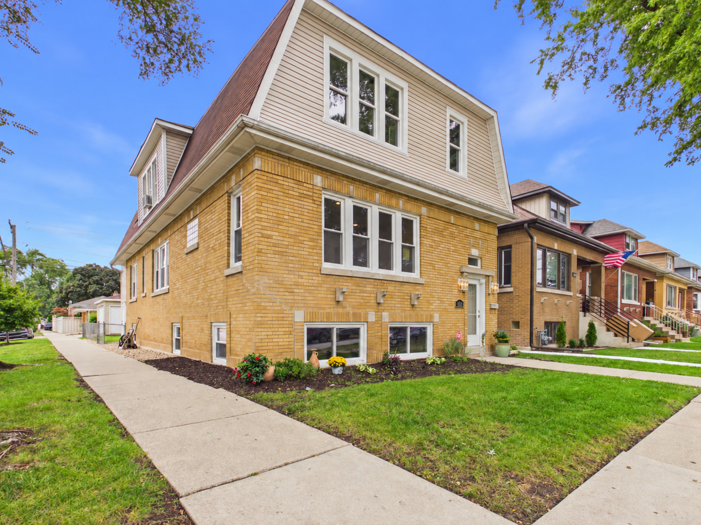 4200 N Oriole Avenue Property Photo 1