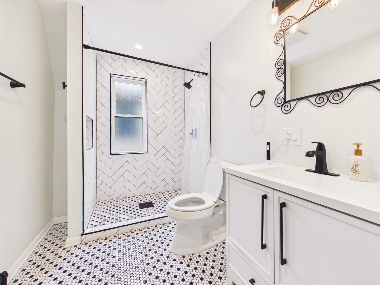 4200 N Oriole Avenue Property Photo 7