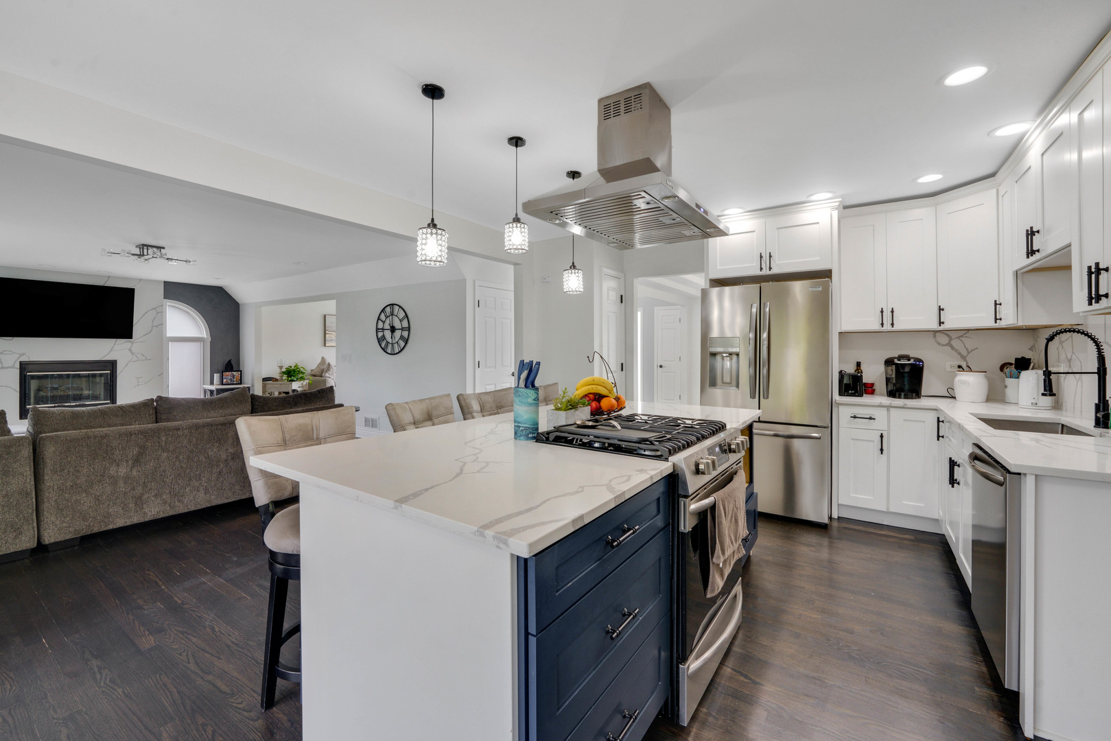 18219 Autumn Ridge Drive Property Photo 3