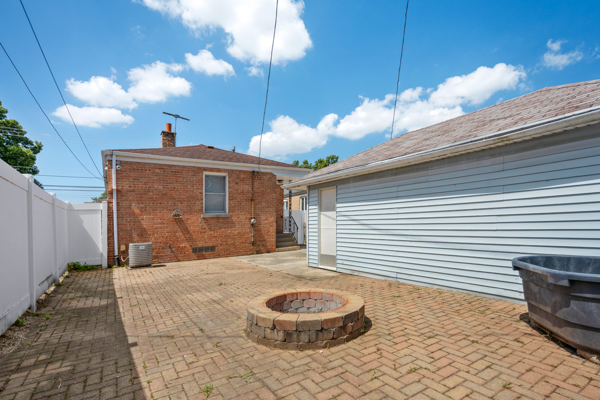 11413 S Saint Louis Avenue Property Photo 26