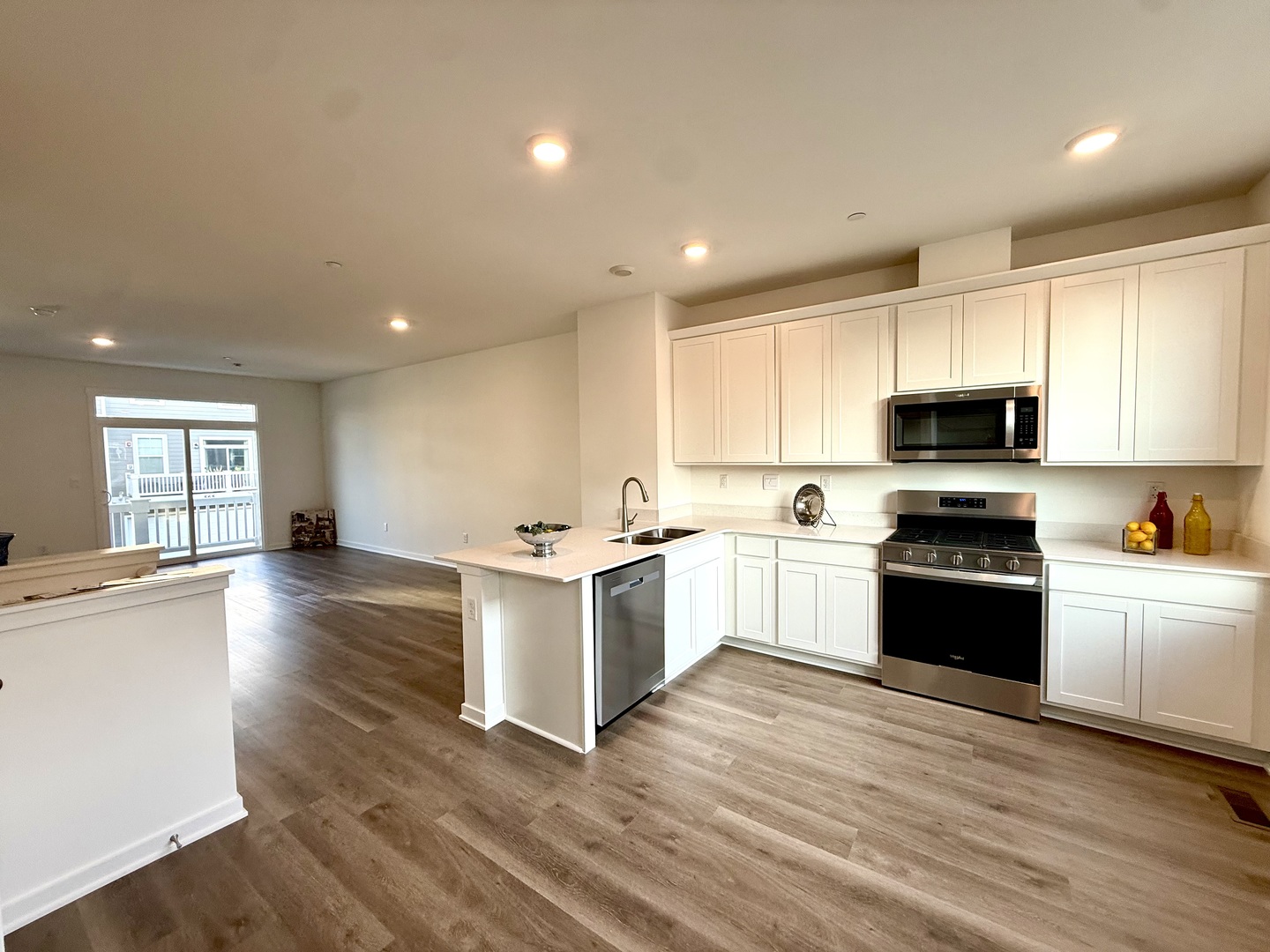 553 Yosemite Way Property Photo 3