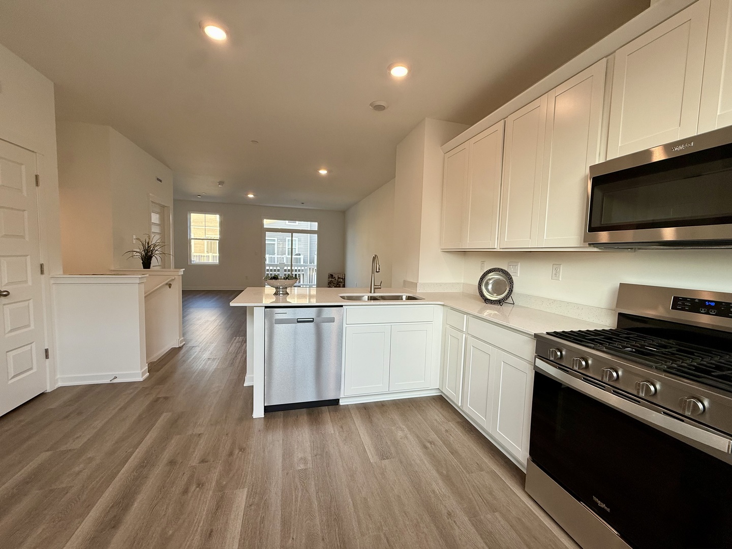 553 Yosemite Way Property Photo 5