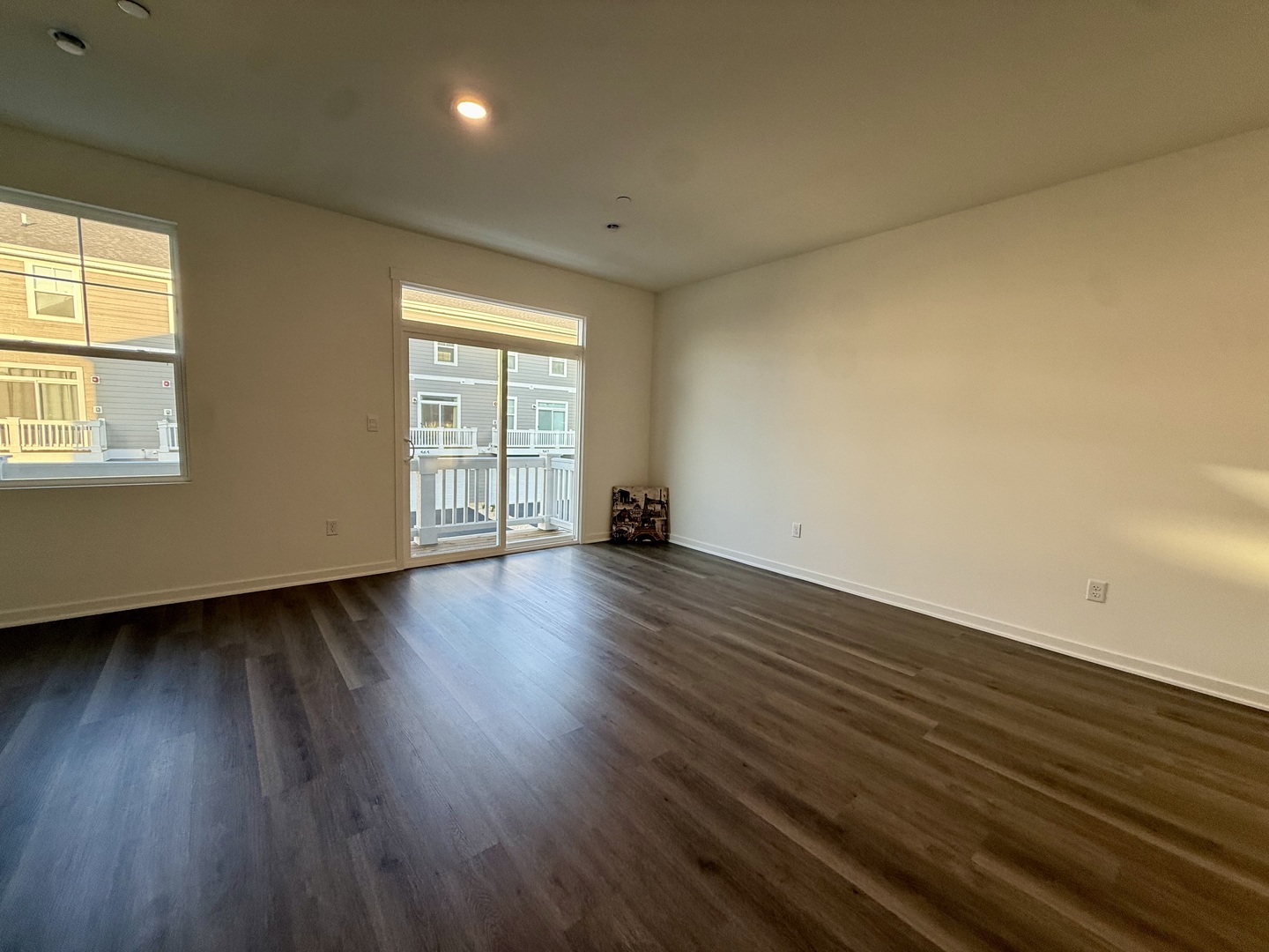 553 Yosemite Way Property Photo 6