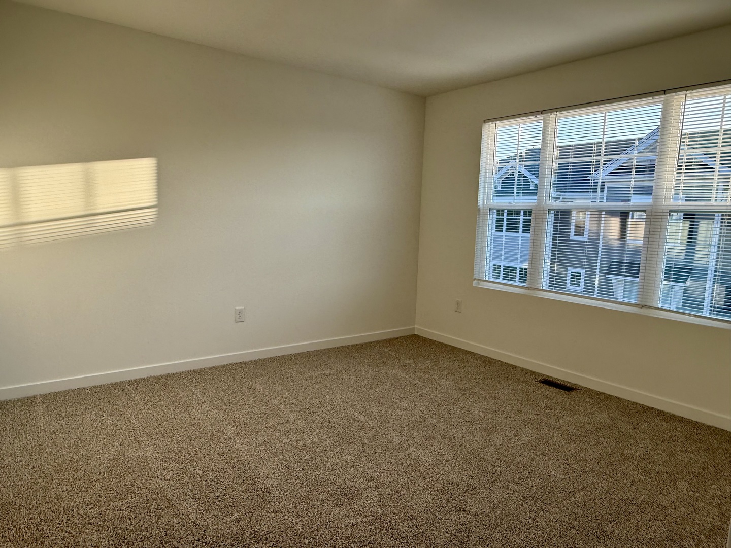 553 Yosemite Way Property Photo 12