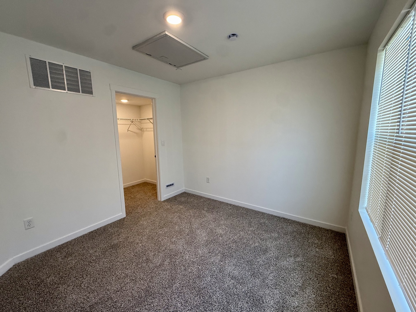 553 Yosemite Way Property Photo 17