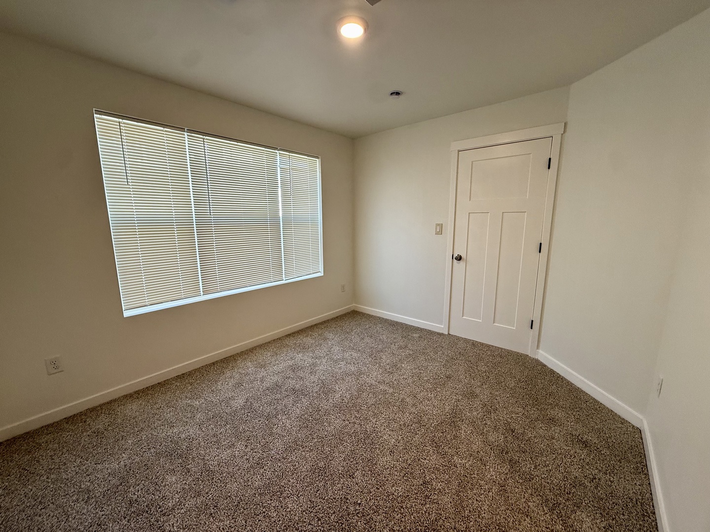 553 Yosemite Way Property Photo 18