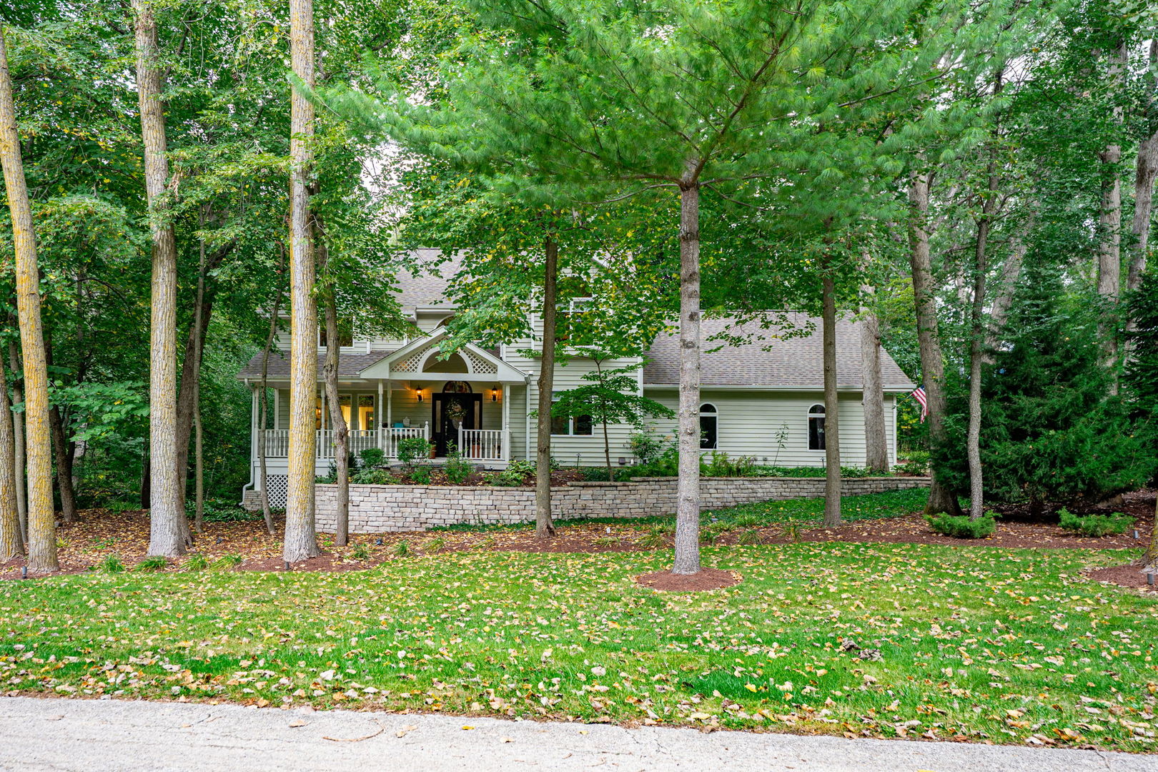 42w142 Ravine Drive Property Photo 2