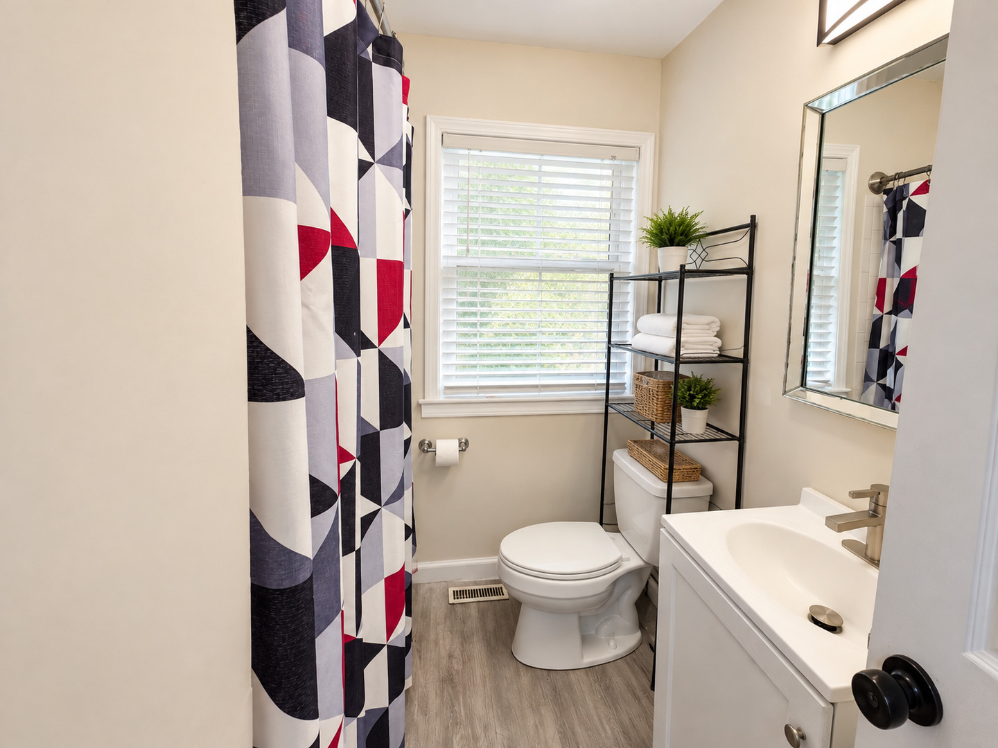 429 Ann Street Property Photo 8