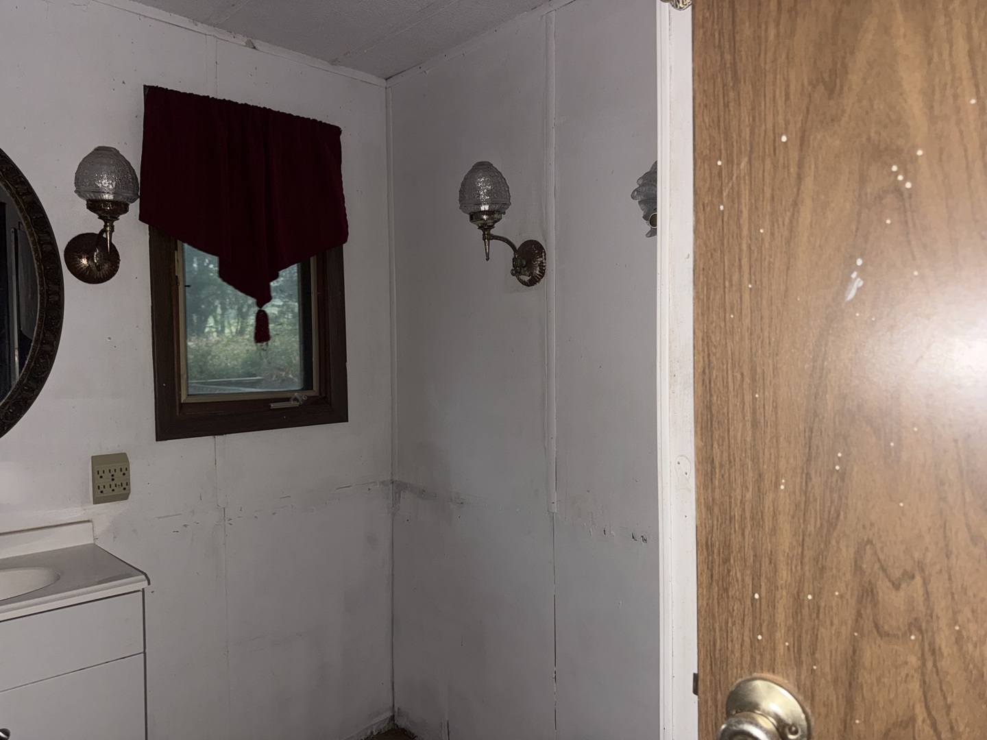 1010 Longmoor Avenue Property Photo 9