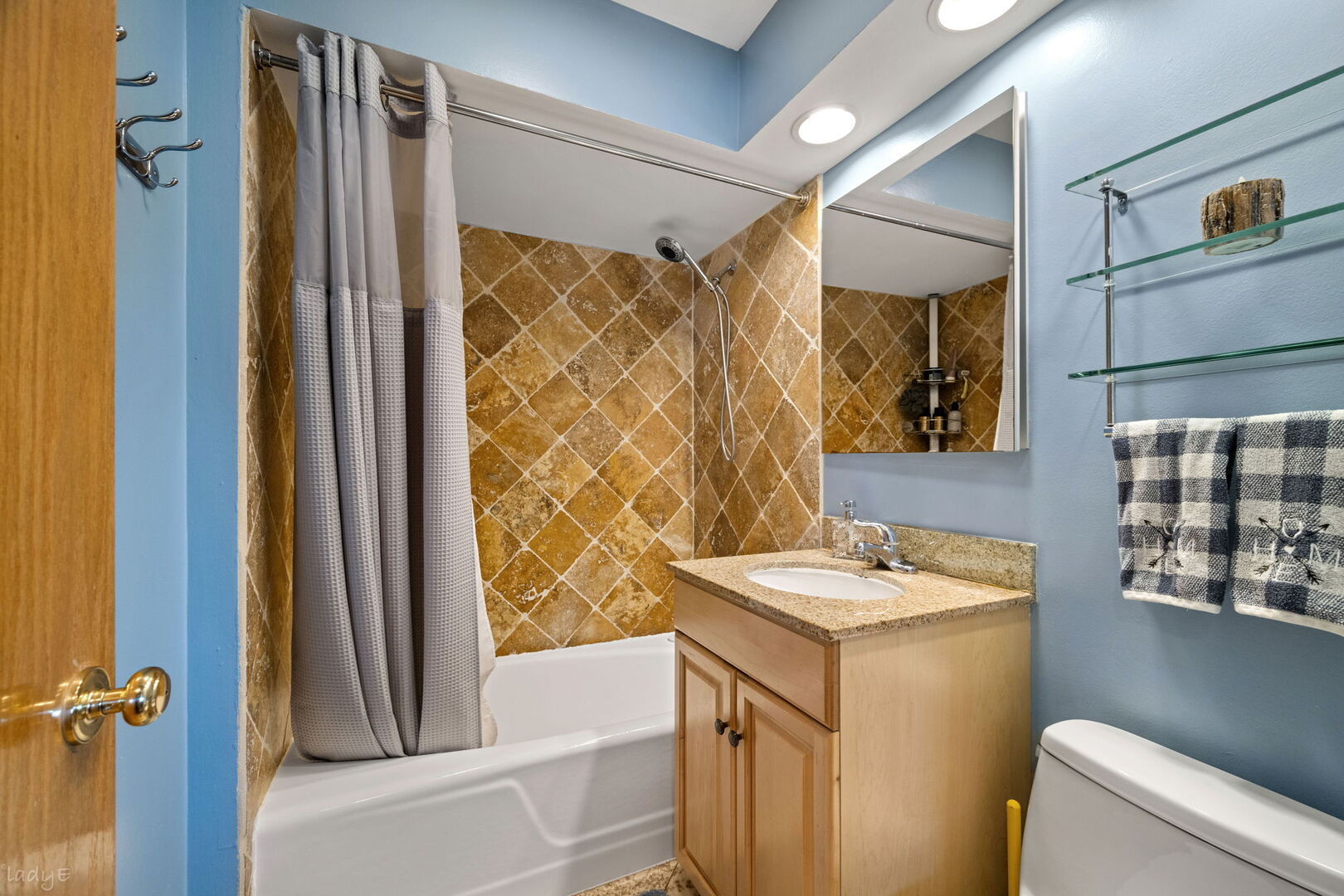 2112 W Armitage Avenue 2n Property Photo 9