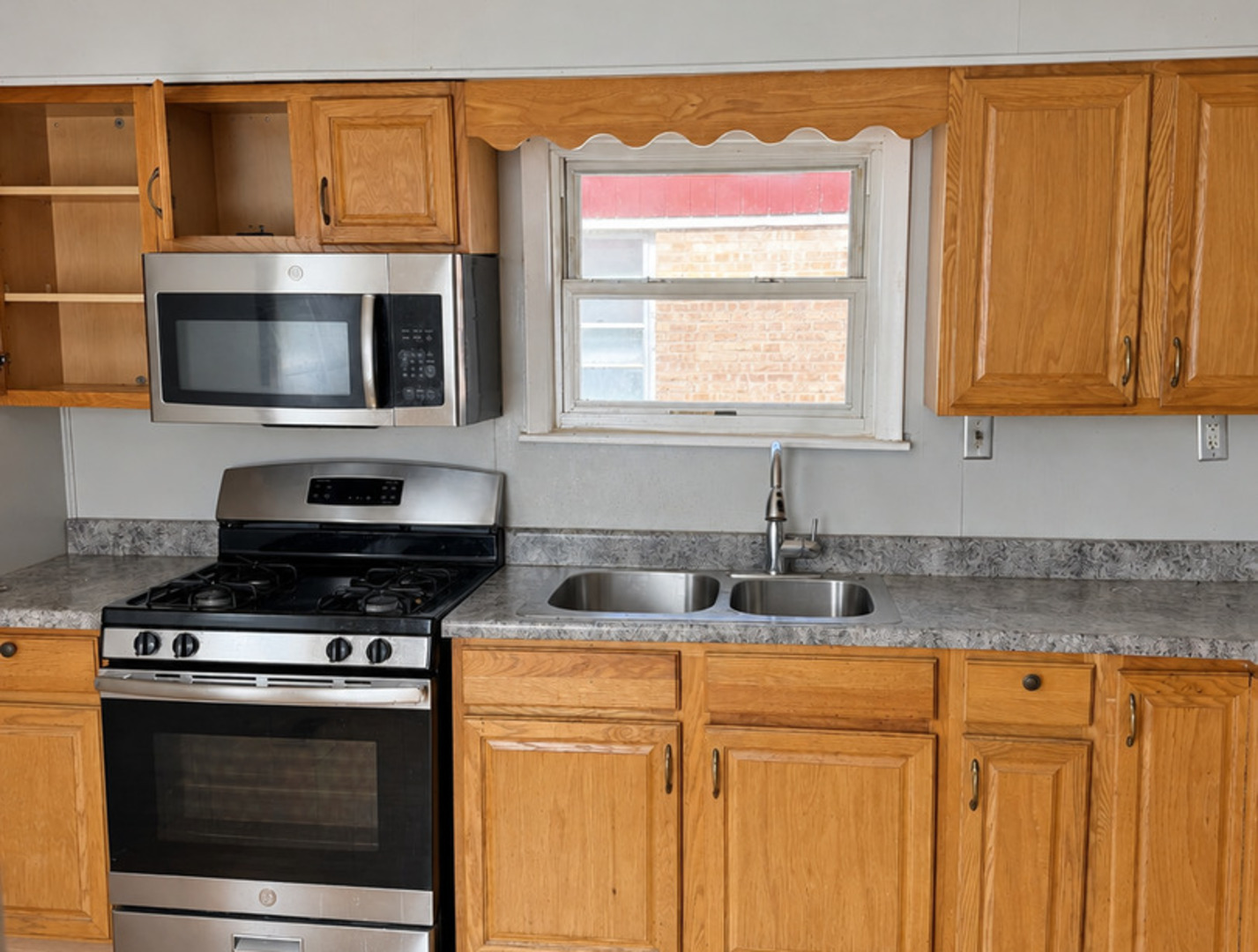 38 S Rebecca Street Property Photo 2