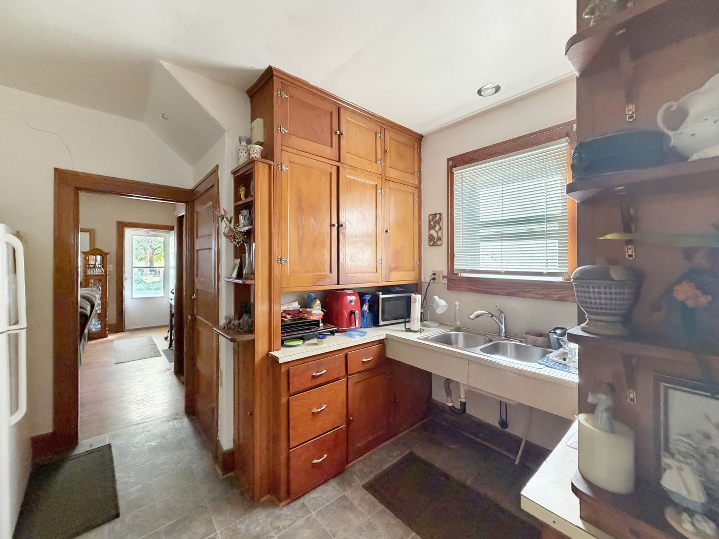 526 E Jefferson Street Property Photo 3