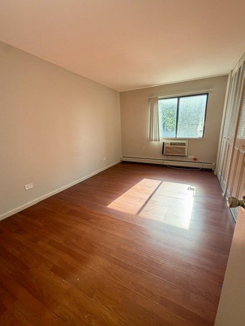5348 N Cumberland Avenue 300 Property Photo 2