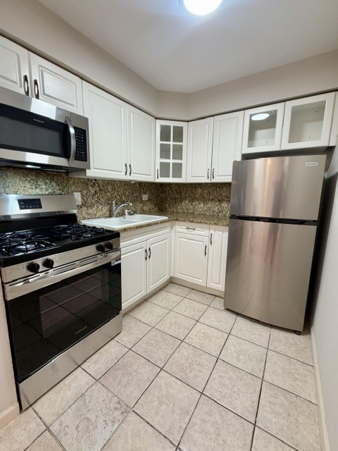 5348 N Cumberland Avenue 300 Property Photo 4