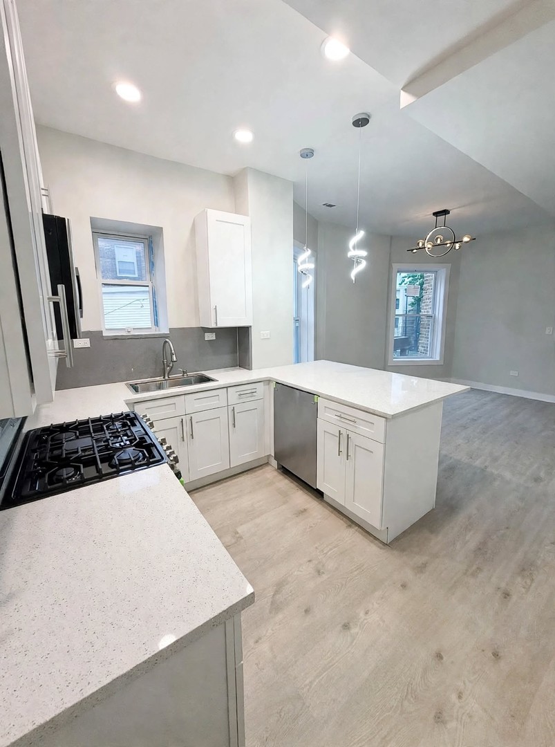 6039 S Eberhart Avenue 2 Property Photo 3