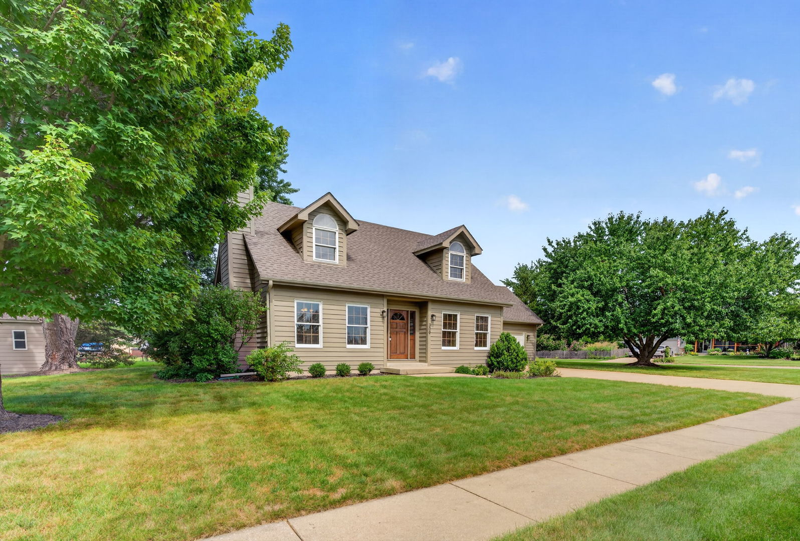 309 E Somonauk Street Property Photo 4