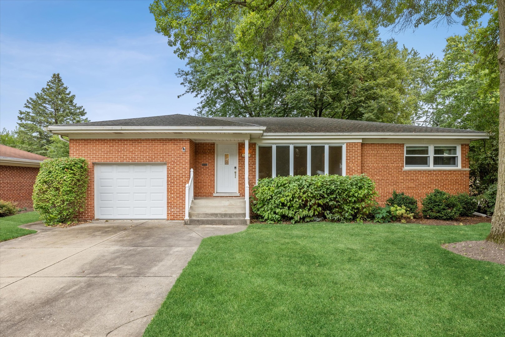 507 S Donald Avenue Property Photo 1