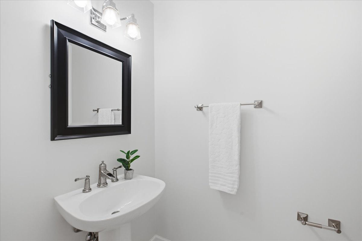 2943 N Lincoln Avenue 212 Property Photo 13