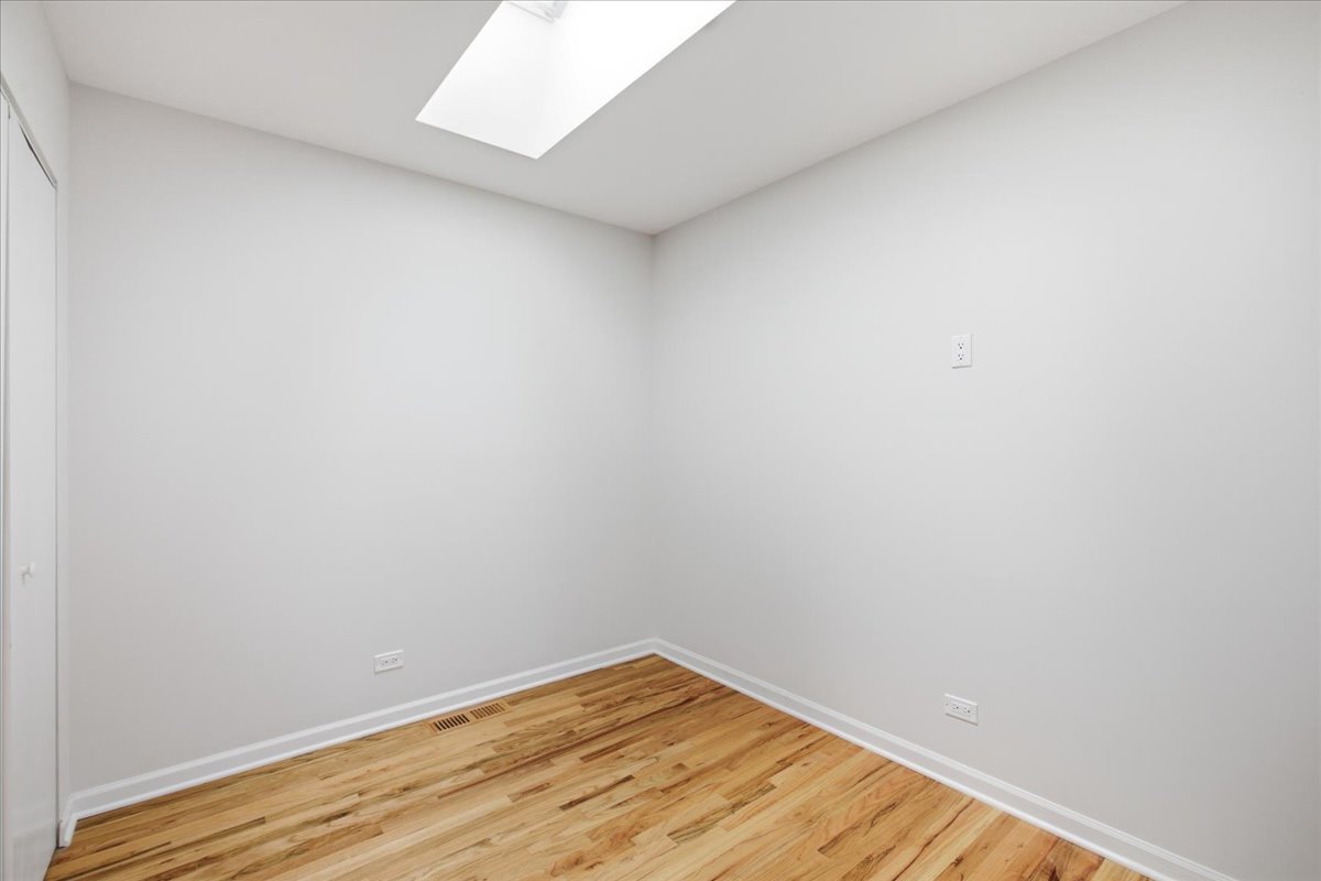 2943 N Lincoln Avenue 212 Property Photo 23