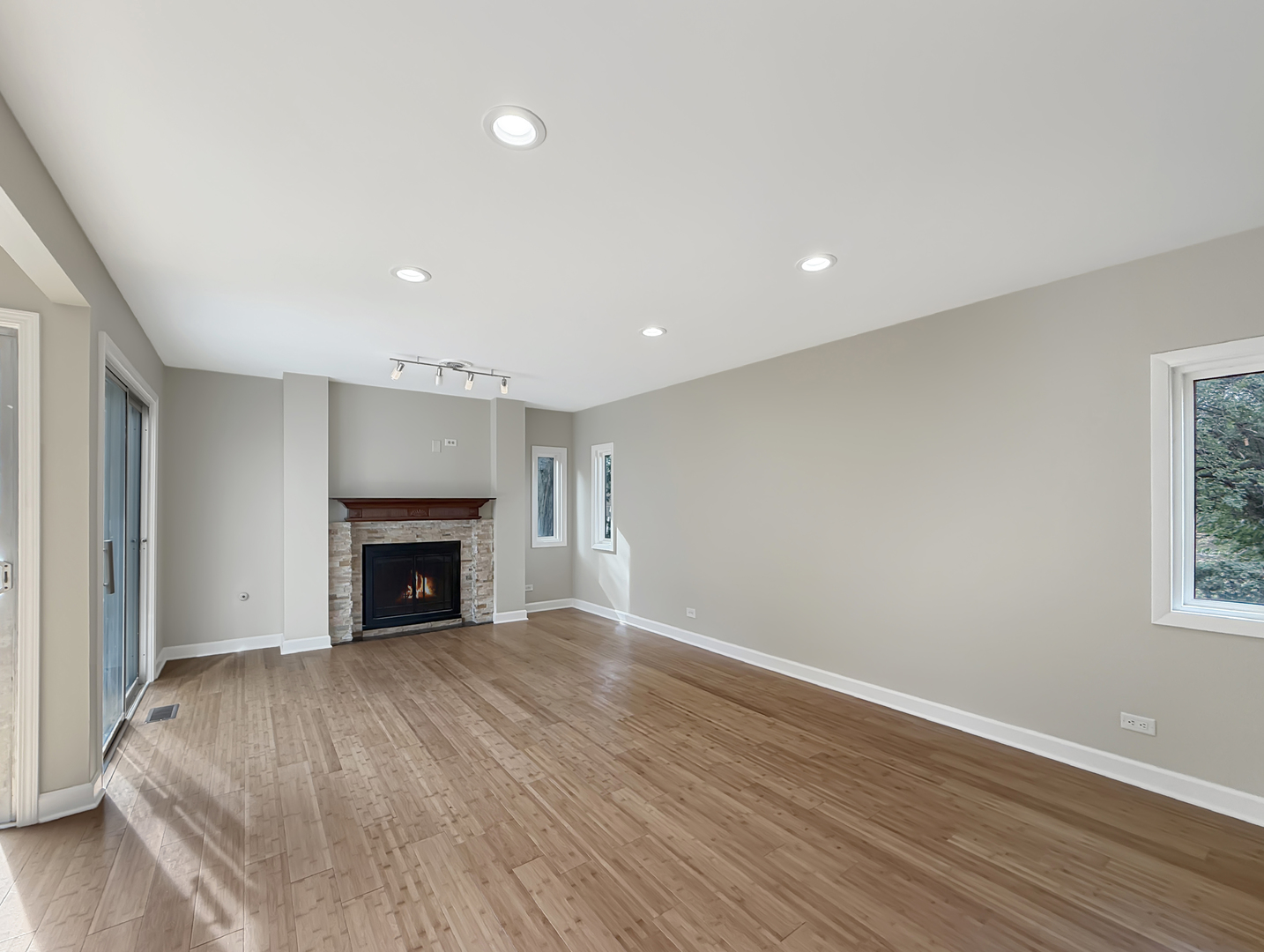 647 Darien Court Property Photo 3