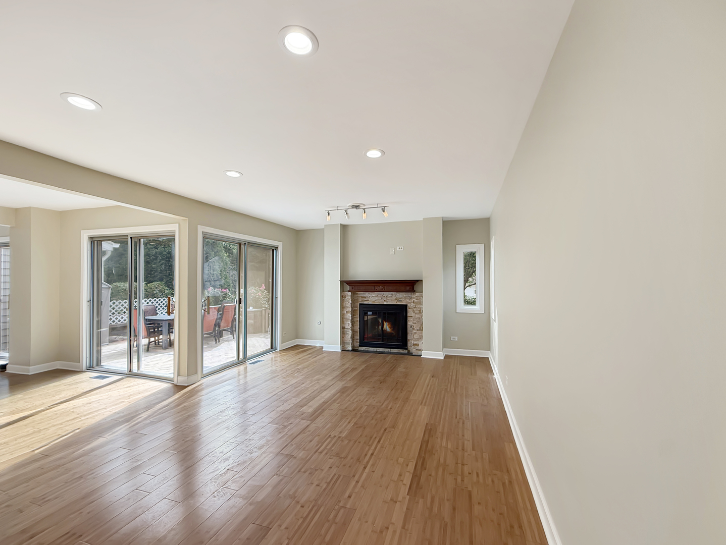 647 Darien Court Property Photo 4