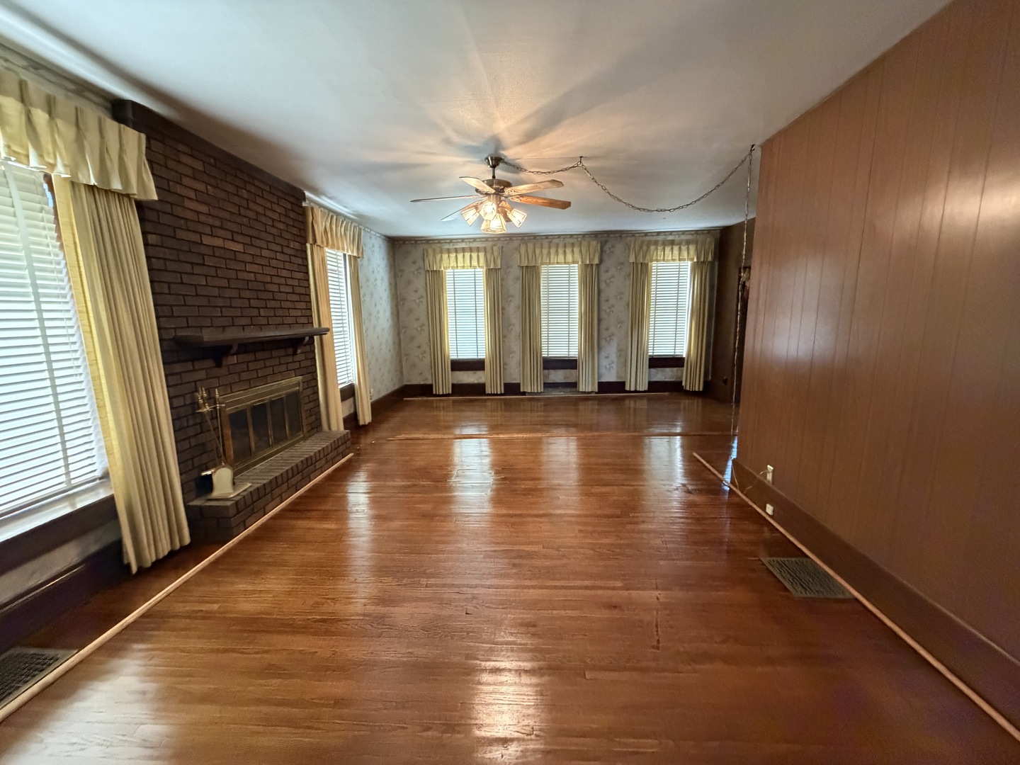 203 E Market Street Property Photo 5