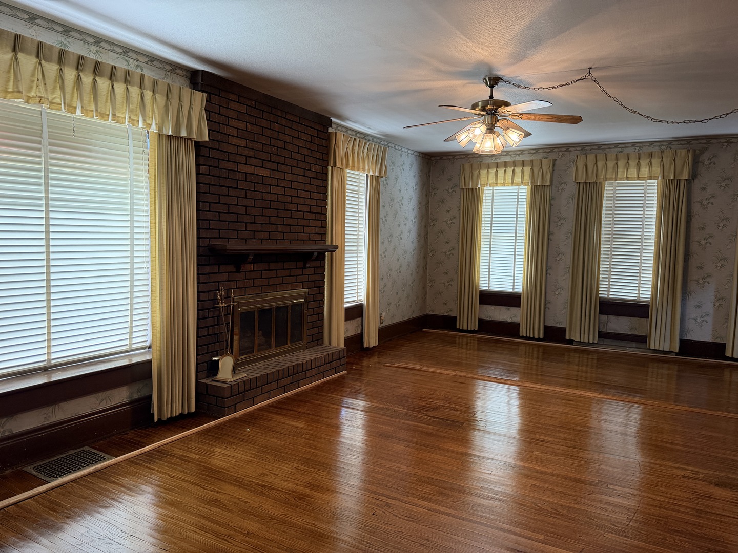 203 E Market Street Property Photo 6