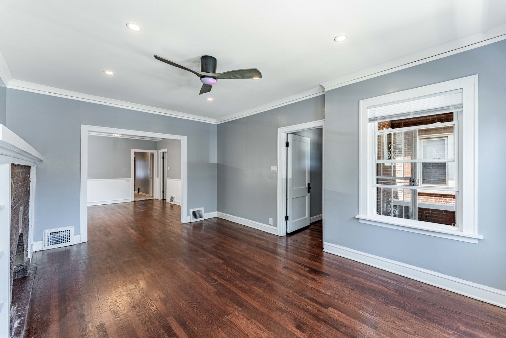 6106 S California Avenue Property Photo 5