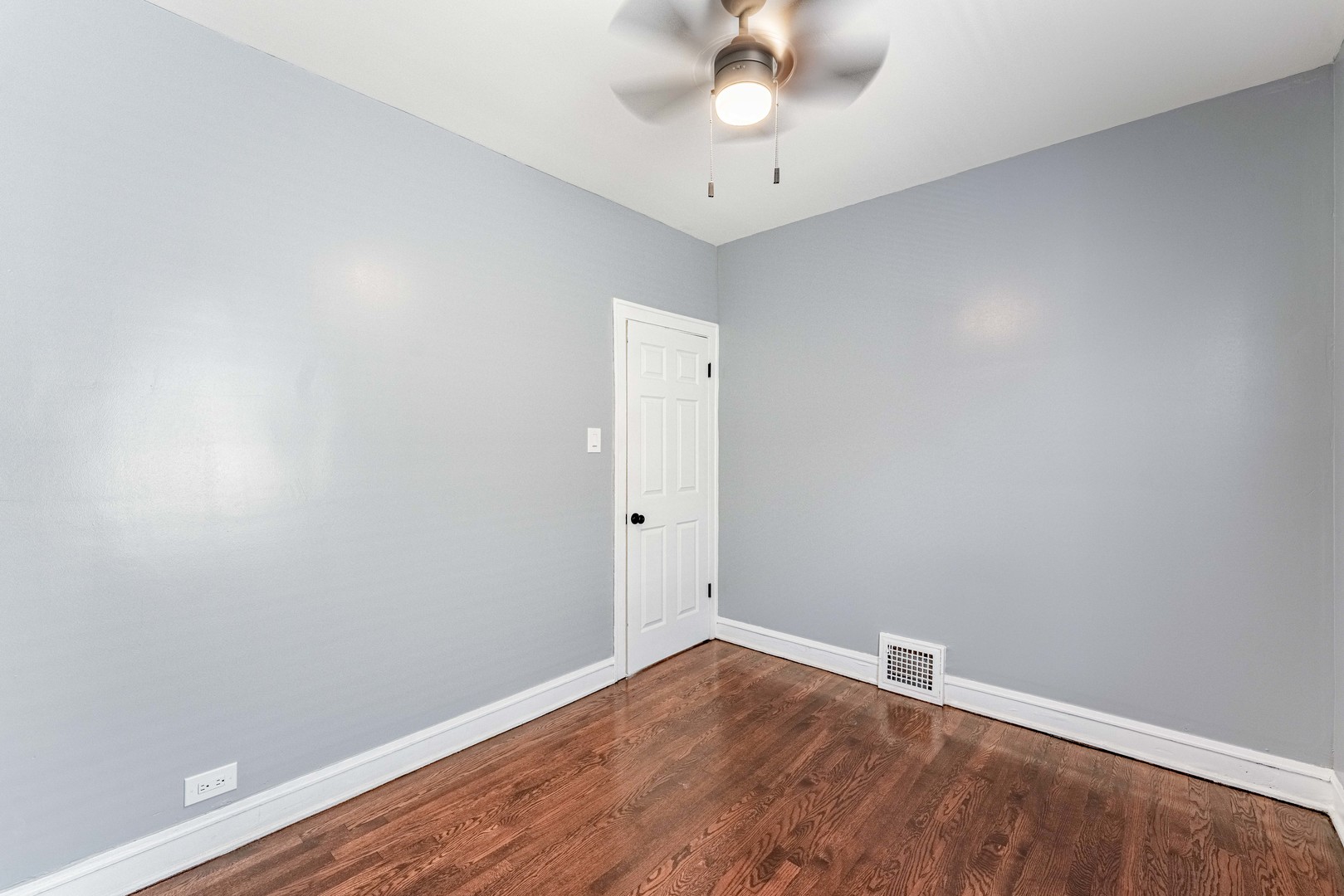 6106 S California Avenue Property Photo 8
