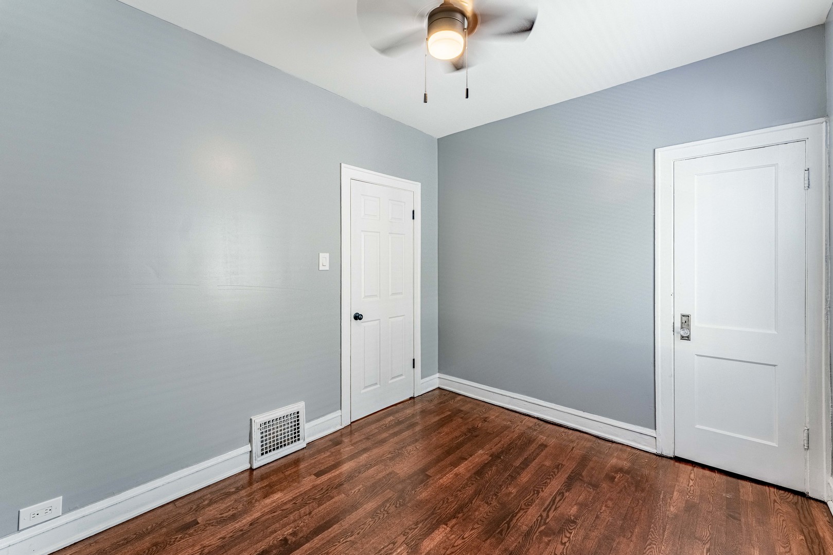 6106 S California Avenue Property Photo 10