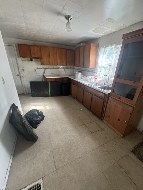 308 Superior Street Property Photo 5