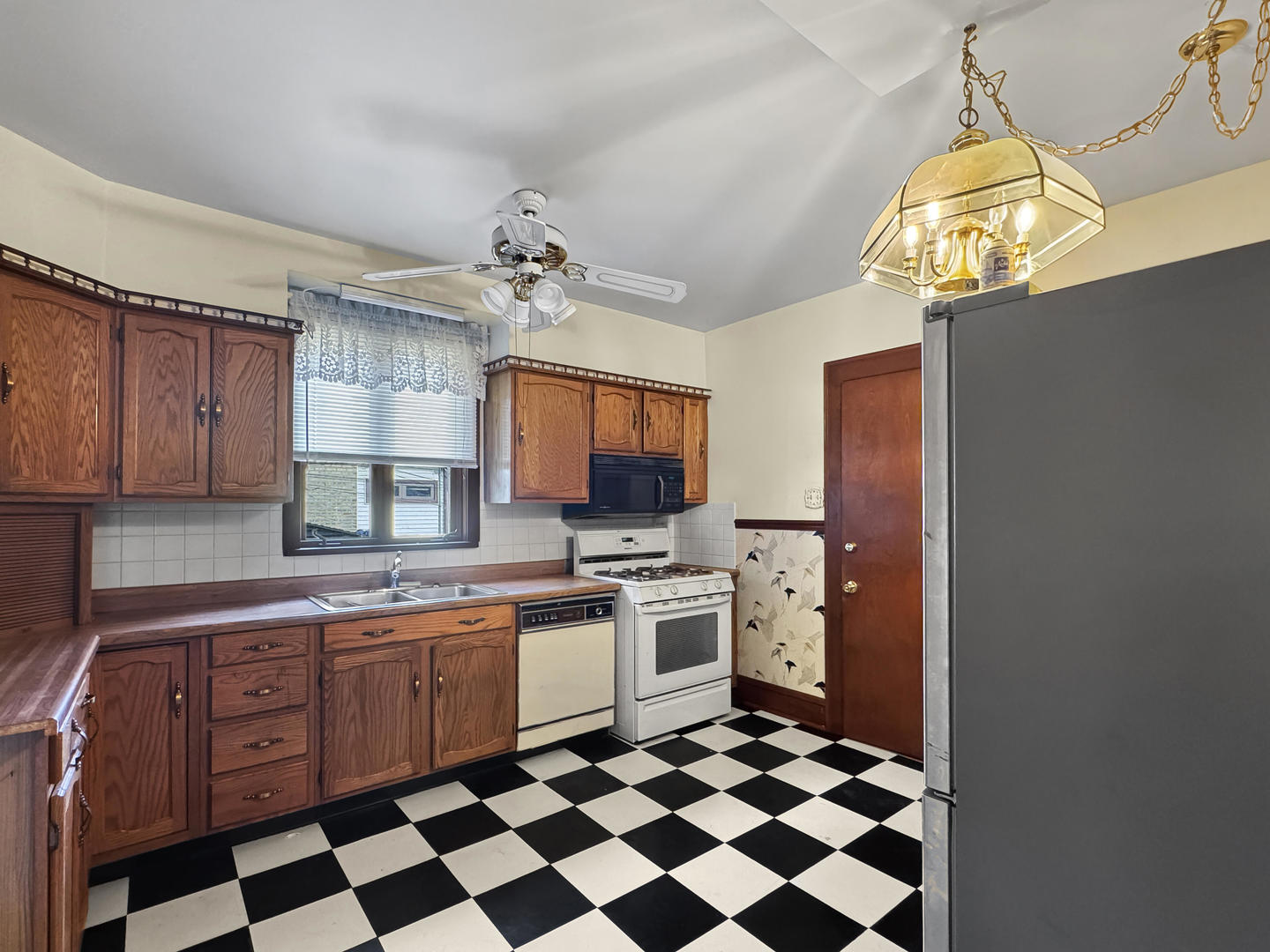 6213 W Eddy Street Property Photo 5