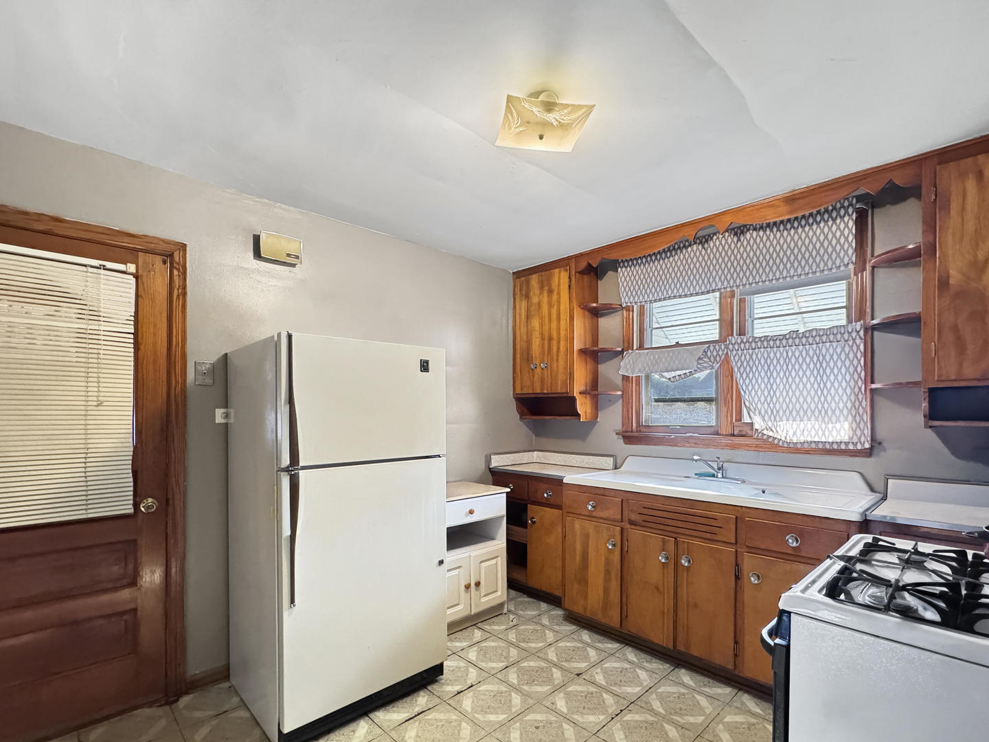 6213 W Eddy Street Property Photo 11